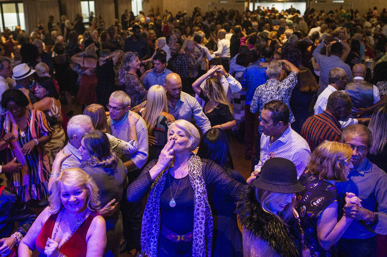 Com a tendência de aumento no número de idosos em São Paulo, políticas devem reforçar redes de saúde comunitária e centros de convivência; por outro lado, é preciso qualificar a atividade de cuidador, segundo Natalia Negretti, professora da Fundação Esolca de Sociologia e Política de São Paulo (Fespsp)