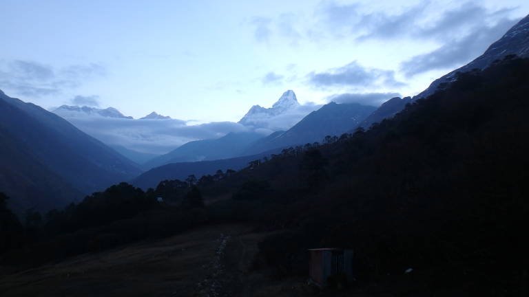 Thais Cavicchioli percorre mais de 200 quilômetros a pé sozinha pelo Himalaia