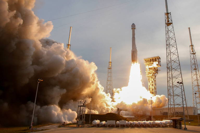 Foguete Alliance Atlas 5 é lançado da base de lançamento de Cabo Canaveral, na Flórida (EUA), com a cápsula CST-100 Starliner da Boeing