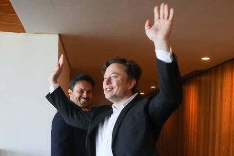 Bolsonaro chama Elon Musk de 'mito da liberdade'