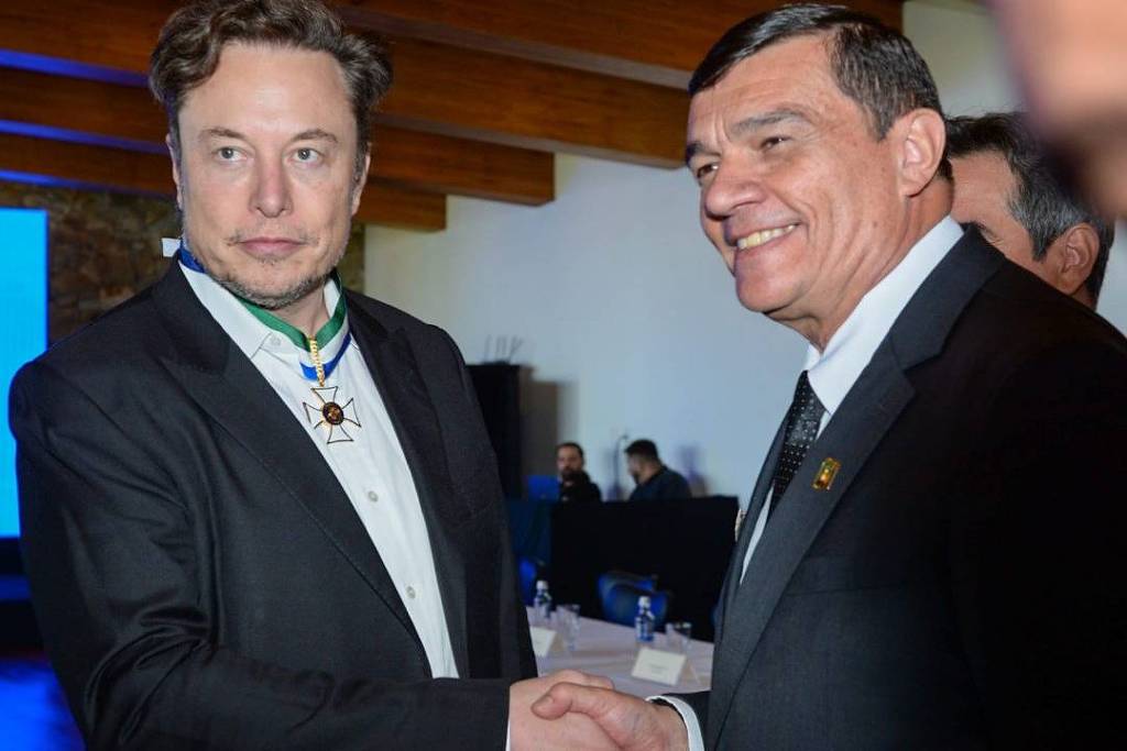 Musk foi homenageado por general investigado por suposto golpismo
