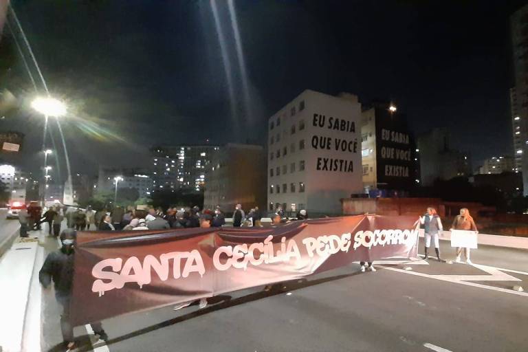 Moradores do centro protestam no Minhocão contra a cracolândia