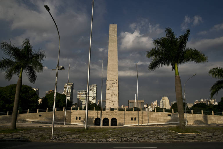 Obelisco do Ibirapuera, que guarda os corpos dos estudantes MMDC
