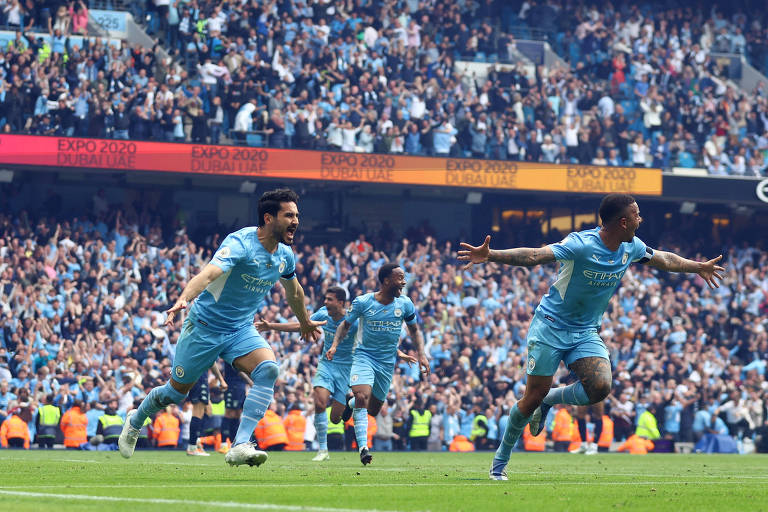 Jogadores do Manchester City comemoram gol sobre o Aston Villa, neste domingo (22), pela Premier League