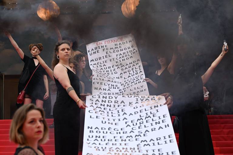 Cartaz com nomes de 129 mulheres assassinadas é estendido em Cannes