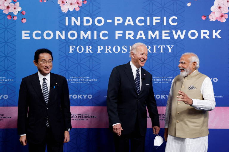 Biden entre os premiês Fumio Kishida (Japão) e Narendra Modi (Índia), no lançamento de iniciativa econômica para o Indo-Pacífico em Tóquio
