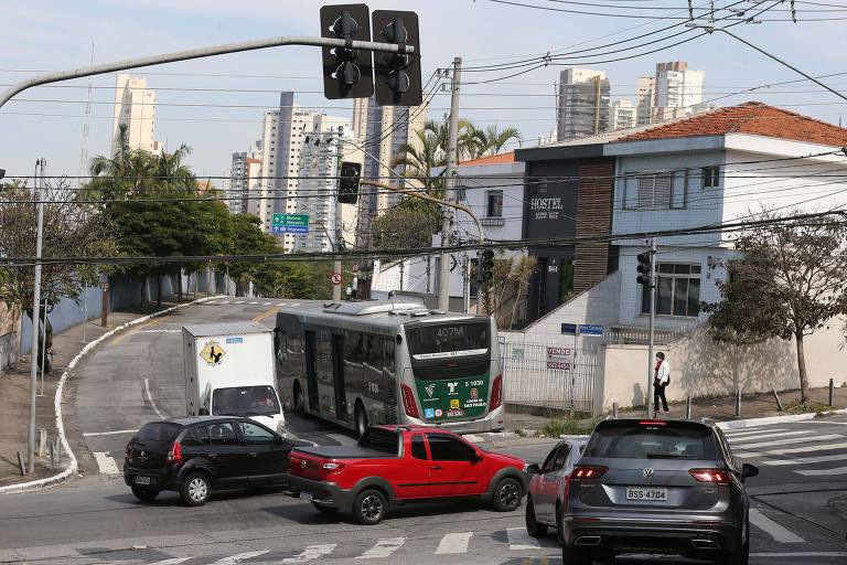 Motorista paulistano sofre com semáforos quebrados