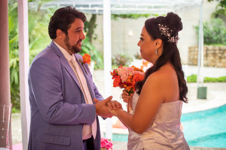 Os noivos Odaílson (Thardelly Lima) e Deusa (Evelyn Castro)
