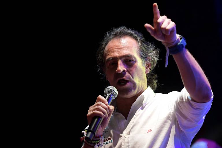 O direitista Federico "Fico" Gutiérrez, da coalizão Equipo por Colombia, é ex-prefeito de Medellín