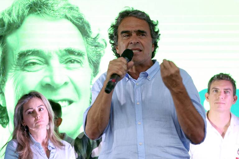Político e matemático, o centrista Sergio Fajardo é o candidato da Aliança Social Independente