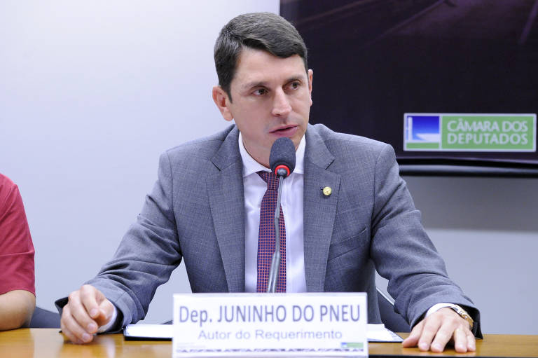 Deputado Juninho do Pneu (União-RJ) durante sessão da Câmara
