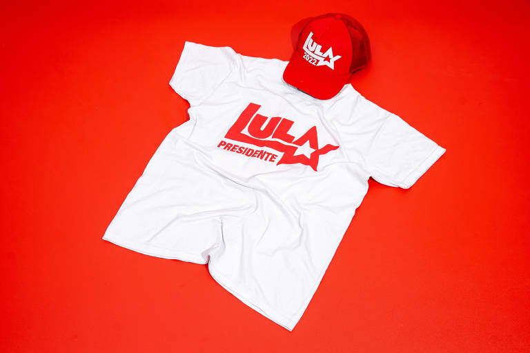 Camiseta das Crianças Petistas recria marca da campanha de 1989 de Lula; coincidentemente, a marca é a mesma escolhida para o momento atual