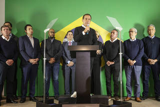 Ex Governador Joao Doria -PSDB- acompanhado por apoiadores, anuncia  que desistiu da candidatura a Presidencia da Republica em comite do PSDB na av Brasil