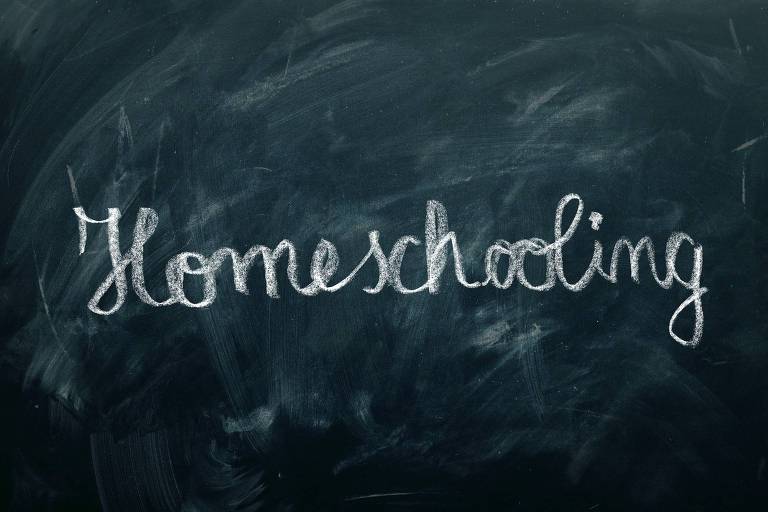 Quadro negro com a palavra homeschooling