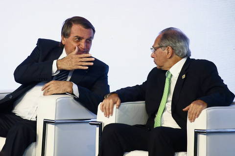 Brazil's President Jair Bolsonaro talks to Brazil?s Economy Minister Paulo Guedes during a food and beverage industry fair in Sao Paulo, Brazil May 16, 2022. REUTERS/Carla Carniel ORG XMIT: GGG-SAO106
