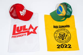 Bonés e camisetas de Lula e Bolsonaro