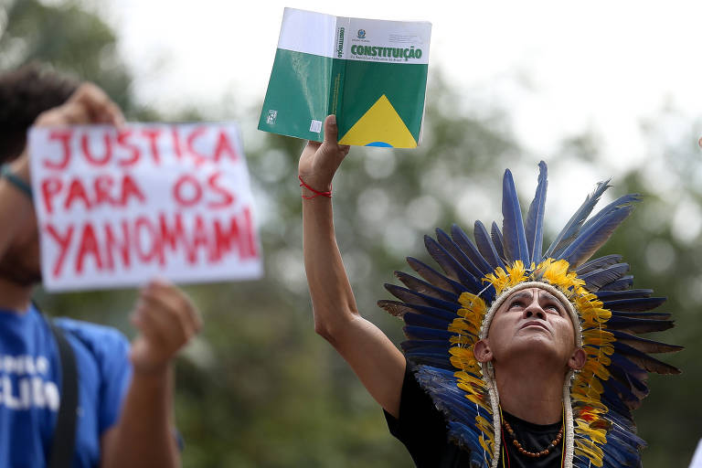 Protesto em defesa dos yanomami na frente da sede da Funai, em Brasília