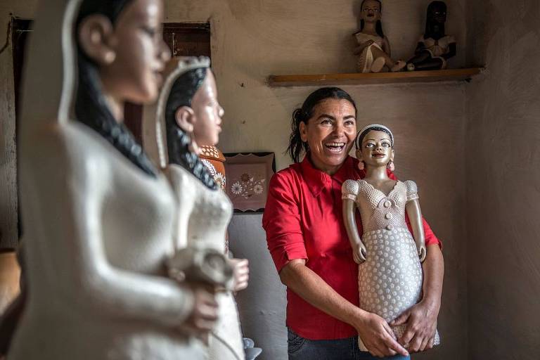 Com apoio de negócio social, mulheres artesãs usam cerâmica para incentivar turismo no Vale do Jequitinhonha (MG)