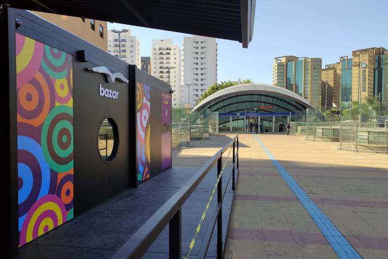 ONG Gerando Falcões instala loja de seu bazar social na estação Eucaliptos do metrô (linha lilás), em São Paulo