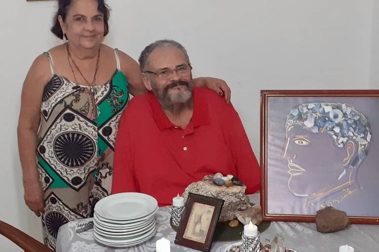 João José de Sousa Junior (1948-2022) com a esposa, Iêda