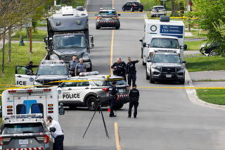 Police shoot and injure man carrying gun in Toronto