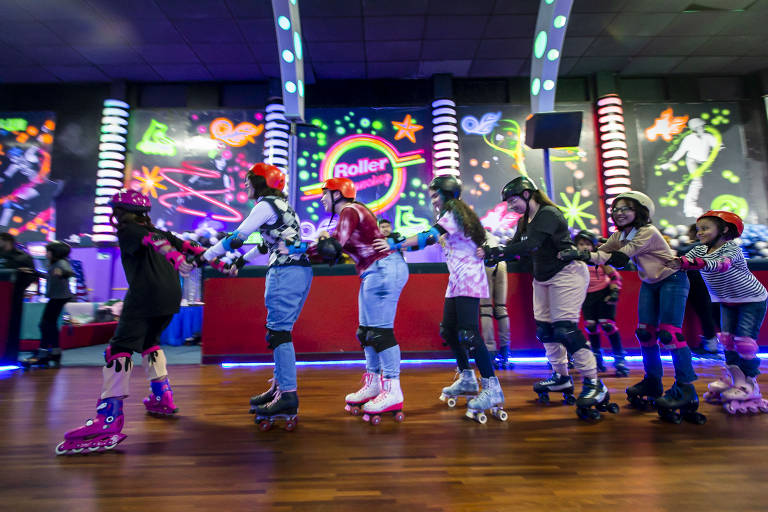 Roller Dancing: volte aos anos 80 com essa pista de patinação e