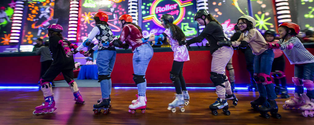 Visitantes no Roller Dancig, rinque de patinação em São Caetano do Sul, na Grande São Paulo