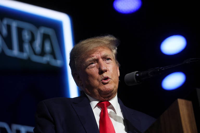 O ex-presidente dos EUA Donald Trump discursa em evento da Associação Nacional do Rifle em Houston, no Texas
