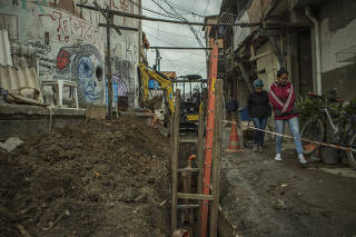 Obras da Sabesp na Favela do Moinho.