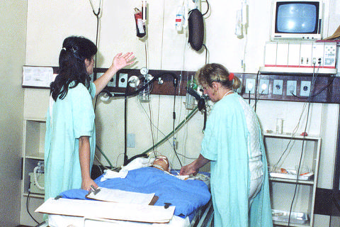 Leito de UTI do Hospital Pequeno Príncipe (PR) década de 1990