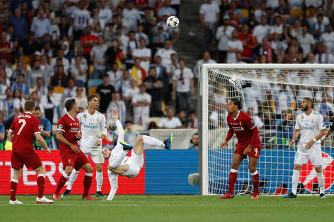 Soccer Football - Champions League Final - Real Madrid v Liverpool - NSC Olympic Stadium, Kiev, Ukraine - May 26, 2018   Real Madrid's Gareth Bale scores their second goal    REUTERS/Andrew Boyers ORG XMIT: AI