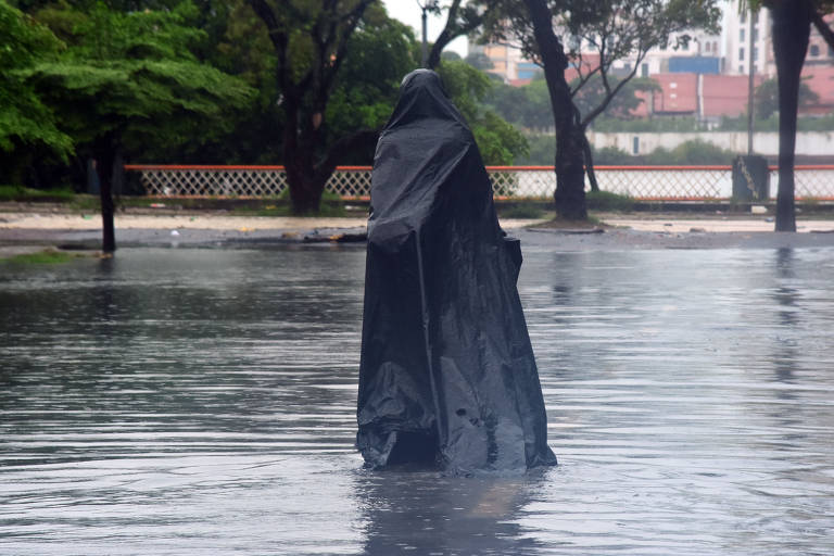 Fortes chuvas atingem a Grande Recife, e causam mortes e transtornos