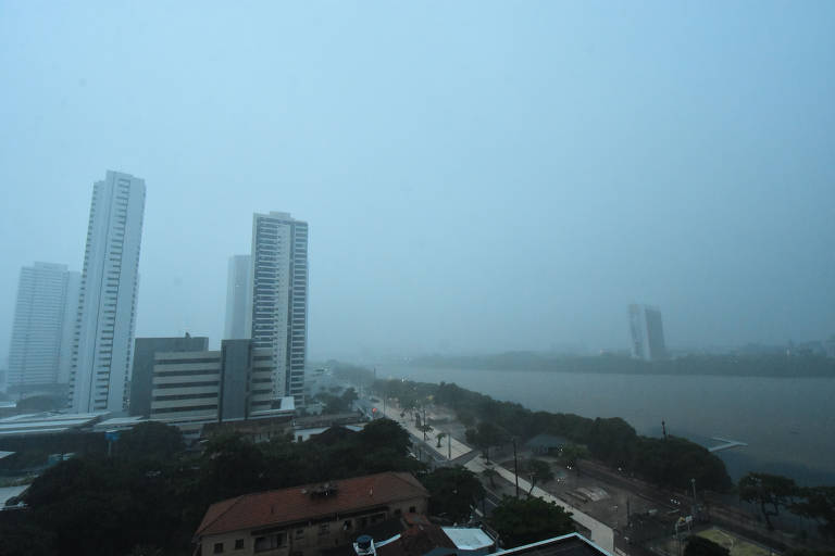 Chove sem intervalo no Recife desde 16h de sexta (27)