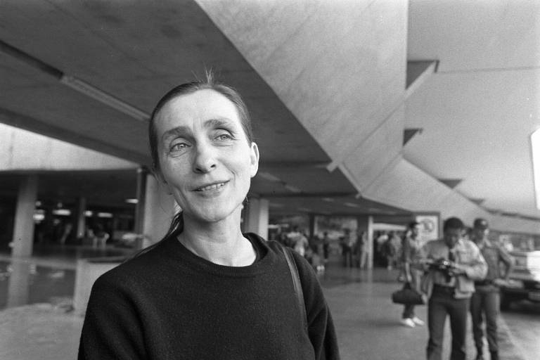 A coreógrafa alemã Pina Bausch em sua chegada a São Paulo, em 1990 
