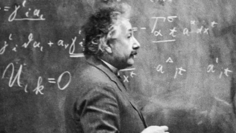 Einstein publicou sua teoria da relatividade em 1915  Poe deu uma pincelada nesta ideia meio século antes