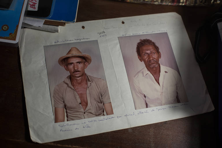 Em livro, fotos de dois homens que trabalharam na fazenda 