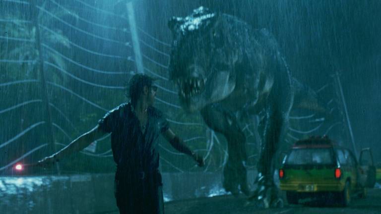 Tiranossauro rex em cena do primeiro 'Jurassic Park'; o filme faz parte do acervo do Telecine e pode ser alugado no Amazon Prime Video