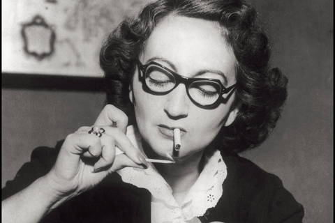 The writer Alba de Cespedes y Bertini photographed while lighting a cigarette. 1950s. (Photo by Leemage Bridgeman Images via AFP

©MP/Portfolio/Leemage
Bridgeman Images via AFP