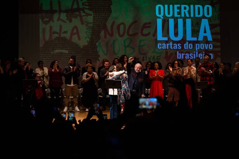 O ex-presidente Luiz Inácio Lula da Silva (PT) participa de lançamento do livro "Querido Lula" no Teatro Tuca, da PUC-SP