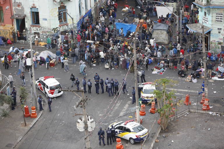 Cracolândia: fluxo de usuários é deslocado para perto da estação da Luz, no  centro de SP - Notícias - R7 São Paulo