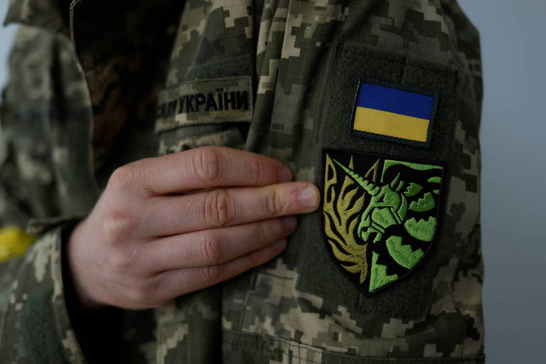 Soldados LGBTQIA+ da Ucrânia usam símbolo de unicórnio na farda