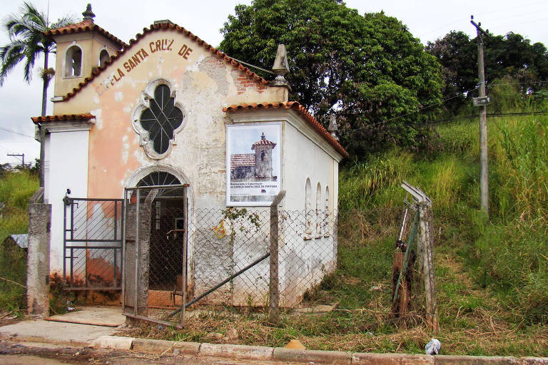 capela em péssimo estado de conservação necessita restauro