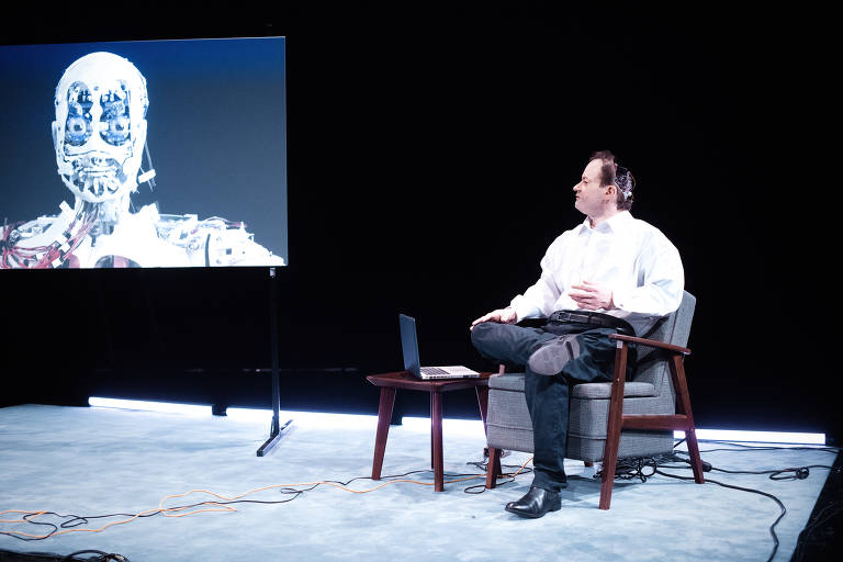 Na peça 'Vale da Estranheza' (foto), dirigida por Stefan Kaegi, a expressão é o mote do espetáculo, que não tem atores