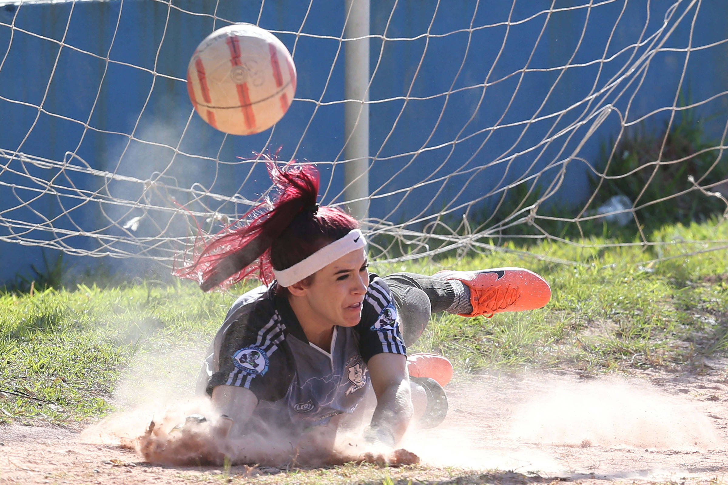 Jogos de futebol de várzea ganham lives nas redes das mídias comunitárias -  22/07/2022 - UOL TILT