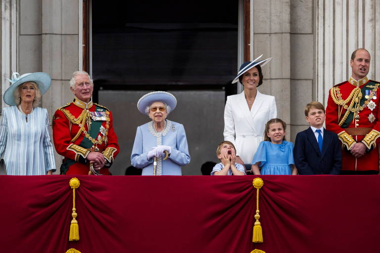 Rainha Elizabeth 2ª sente desconforto e não deve comparecer a serviço religioso de Jubileu