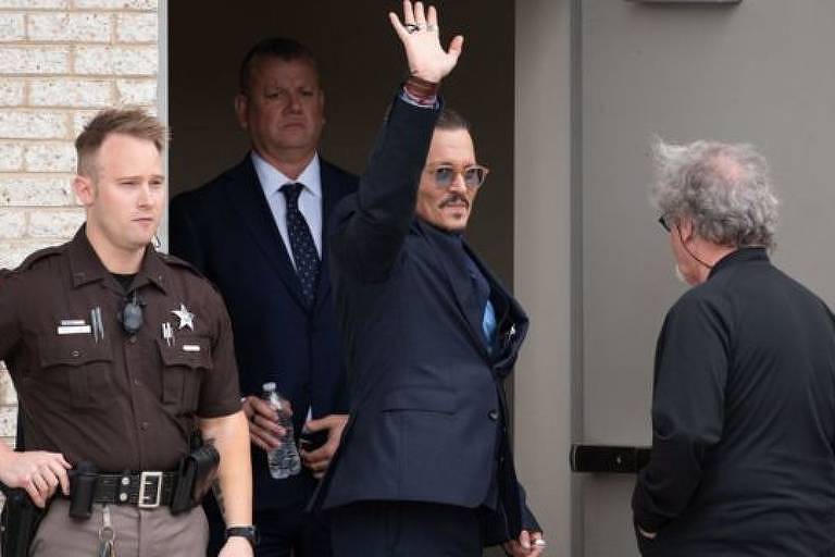 Por que Johnny Depp perdeu julgamento no Reino Unido mas ganhou nos EUA
