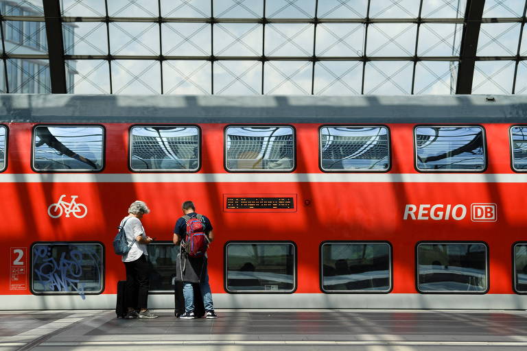 Bilhete único de 9 euros para transporte na Alemanha: sucesso ou fiasco?