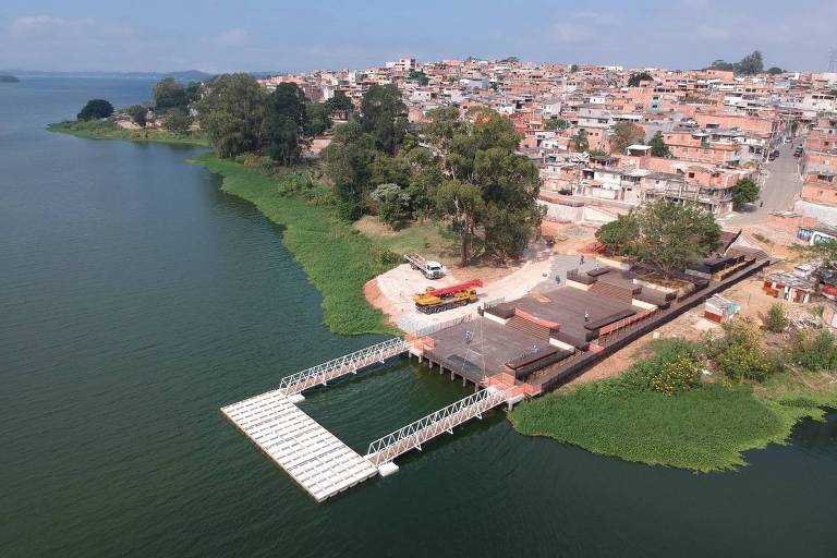 Obras do parque Linear Cantinho do Céu, às margens da represa Billings, na zona sul de São Paulo