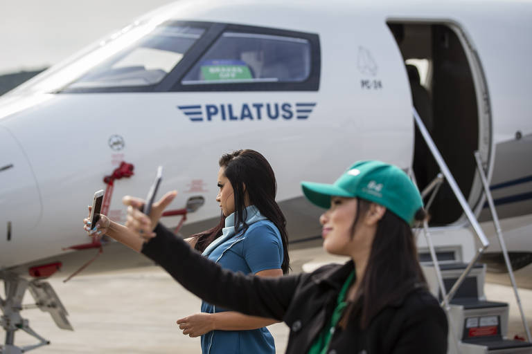 Encontro é voltado para o mercado de aviões e helicópteros, mas também reúne outras experiências de luxo