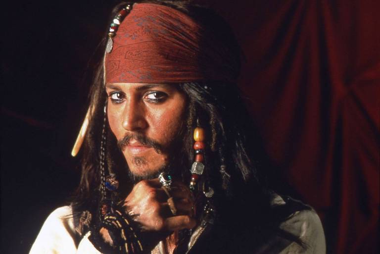 Johnny Depp como Jack Sparrow, em "Piratas do Caribe" 